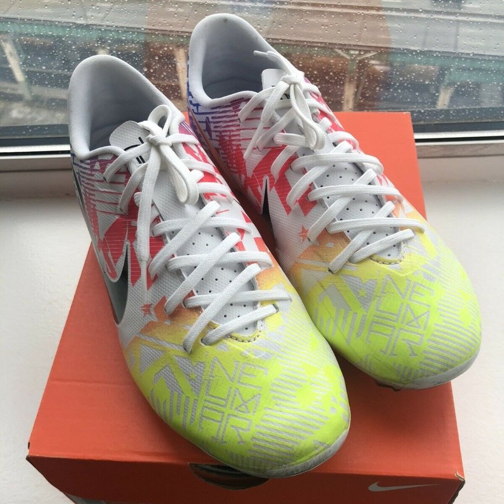 NIKE - JR VAPOR 13 ACADEMY NJR CLEATS - SZ 6 YOUTH - WHITE/RACER BLUE/VOLT - EUC